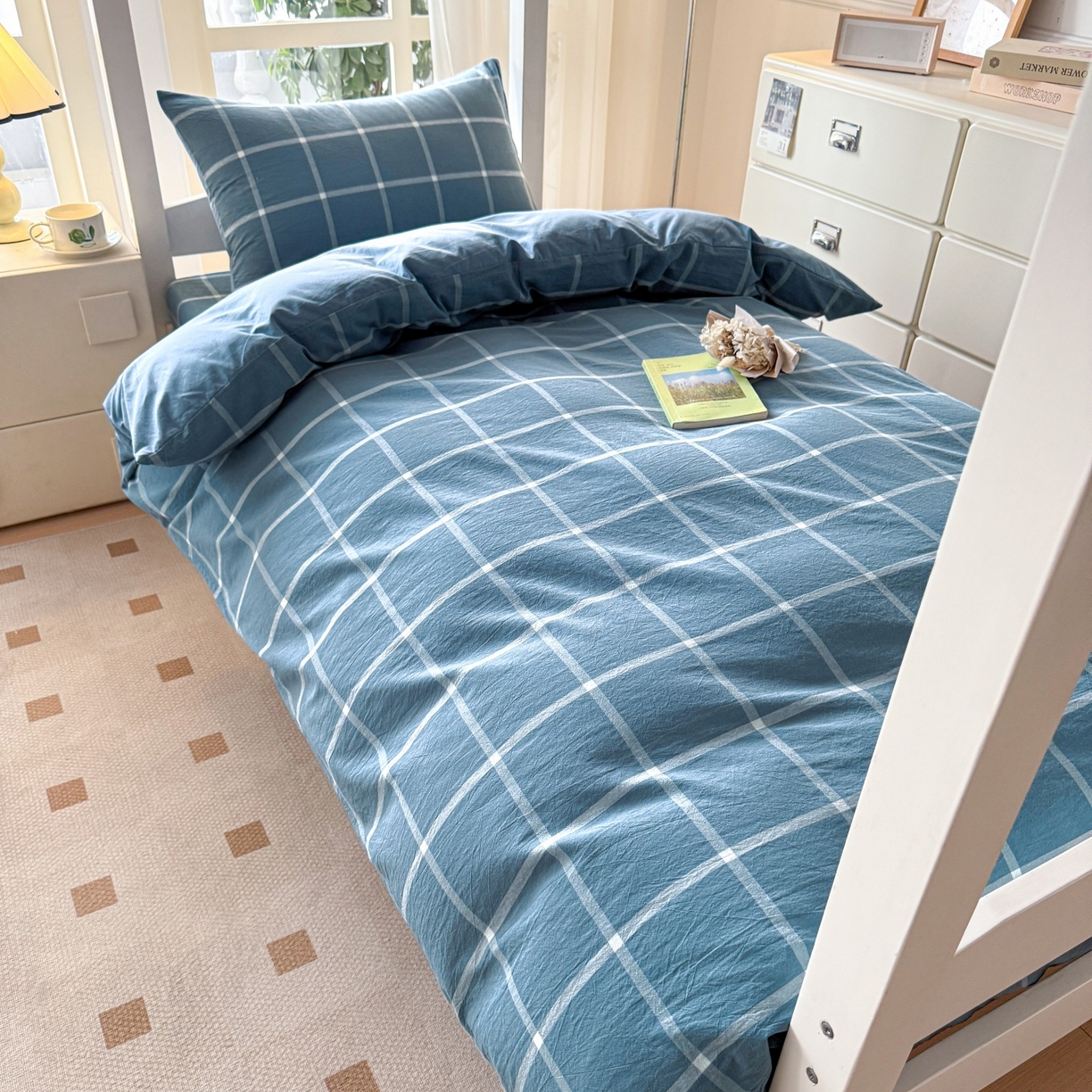 91家纺网 家纺一手货源 找家纺 盛秋家纺 2025新款水洗棉格子学生小三套套件 灰大格+蓝灰