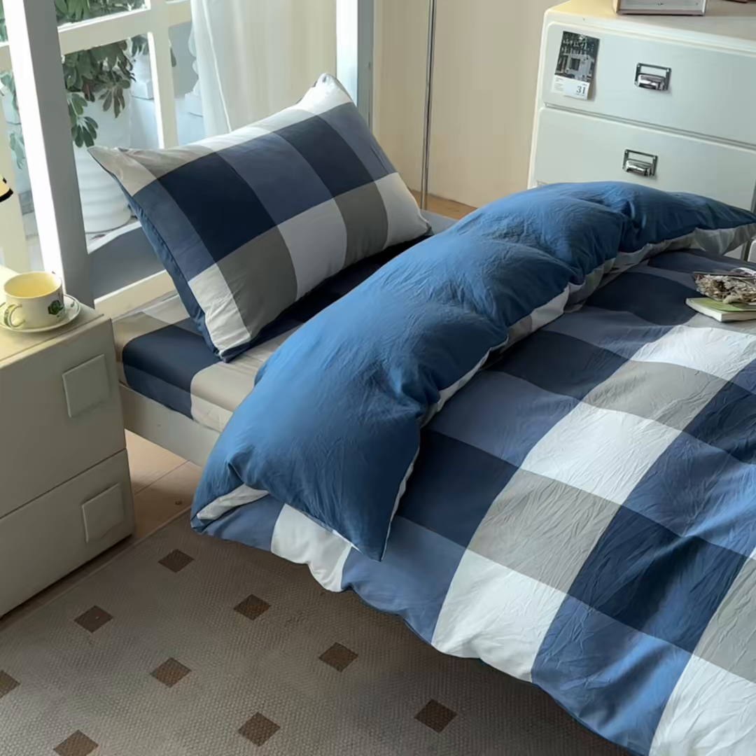 91家纺网 家纺一手货源 找家纺 盛秋家纺 2025新款水洗棉格子学生小三套套件 蓝大格+宾利蓝