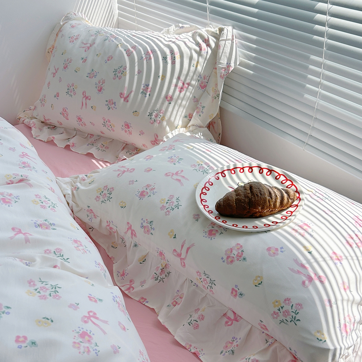 91家纺网 家纺一手货源 找家纺 芷凡家纺2025新款A类加厚超柔水洗棉花边款韩式四件套-风格二 蝶语