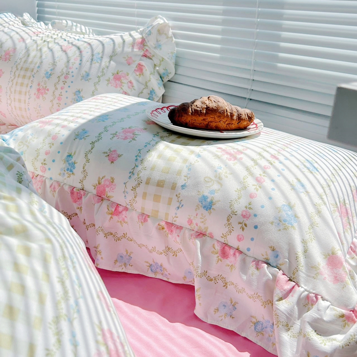 91家纺网 家纺一手货源 找家纺 芷凡家纺2025新款A类加厚超柔水洗棉花边款韩式四件套-风格二 法式小香