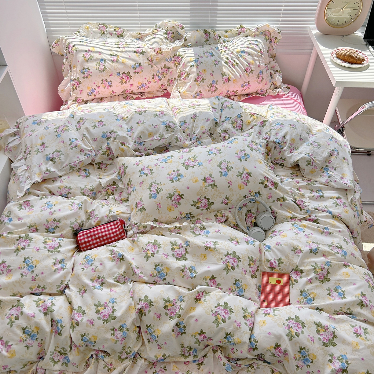 91家纺网 家纺一手货源 找家纺 芷凡家纺2025新款A类加厚超柔水洗棉花边款韩式四件套-风格二 花开曼舞