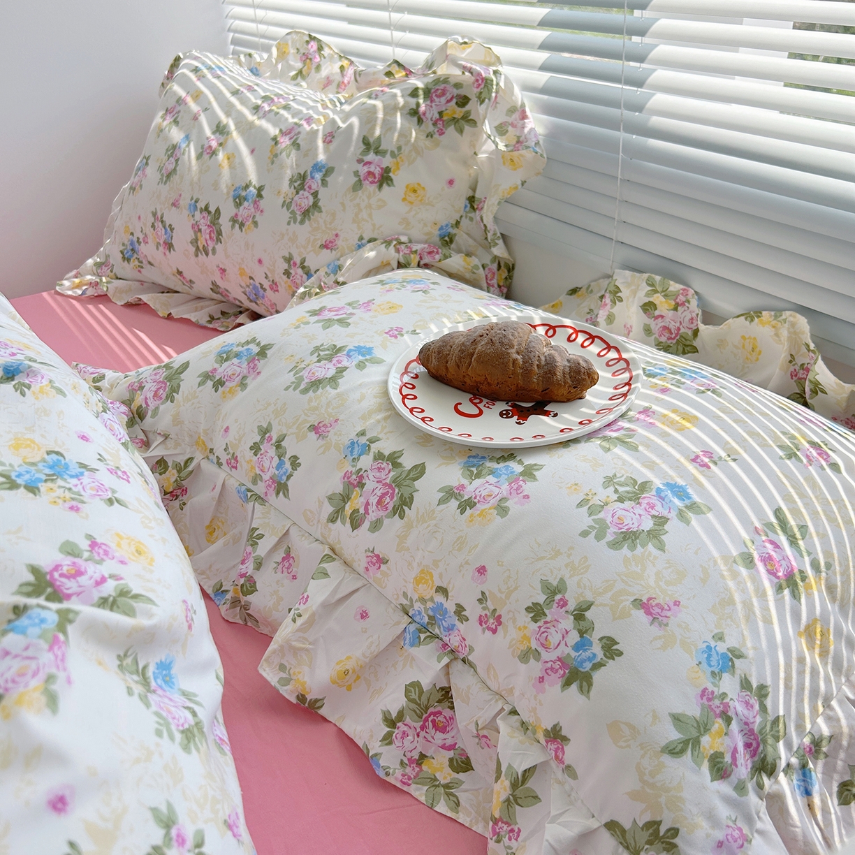 91家纺网 家纺一手货源 找家纺 芷凡家纺2025新款A类加厚超柔水洗棉花边款韩式四件套-风格二 花开曼舞