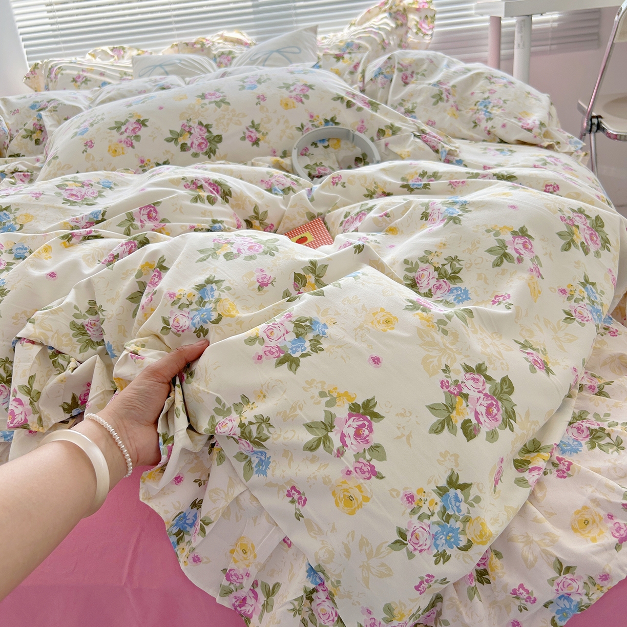 91家纺网 家纺一手货源 找家纺 芷凡家纺2025新款A类加厚超柔水洗棉花边款韩式四件套-风格二 花开曼舞