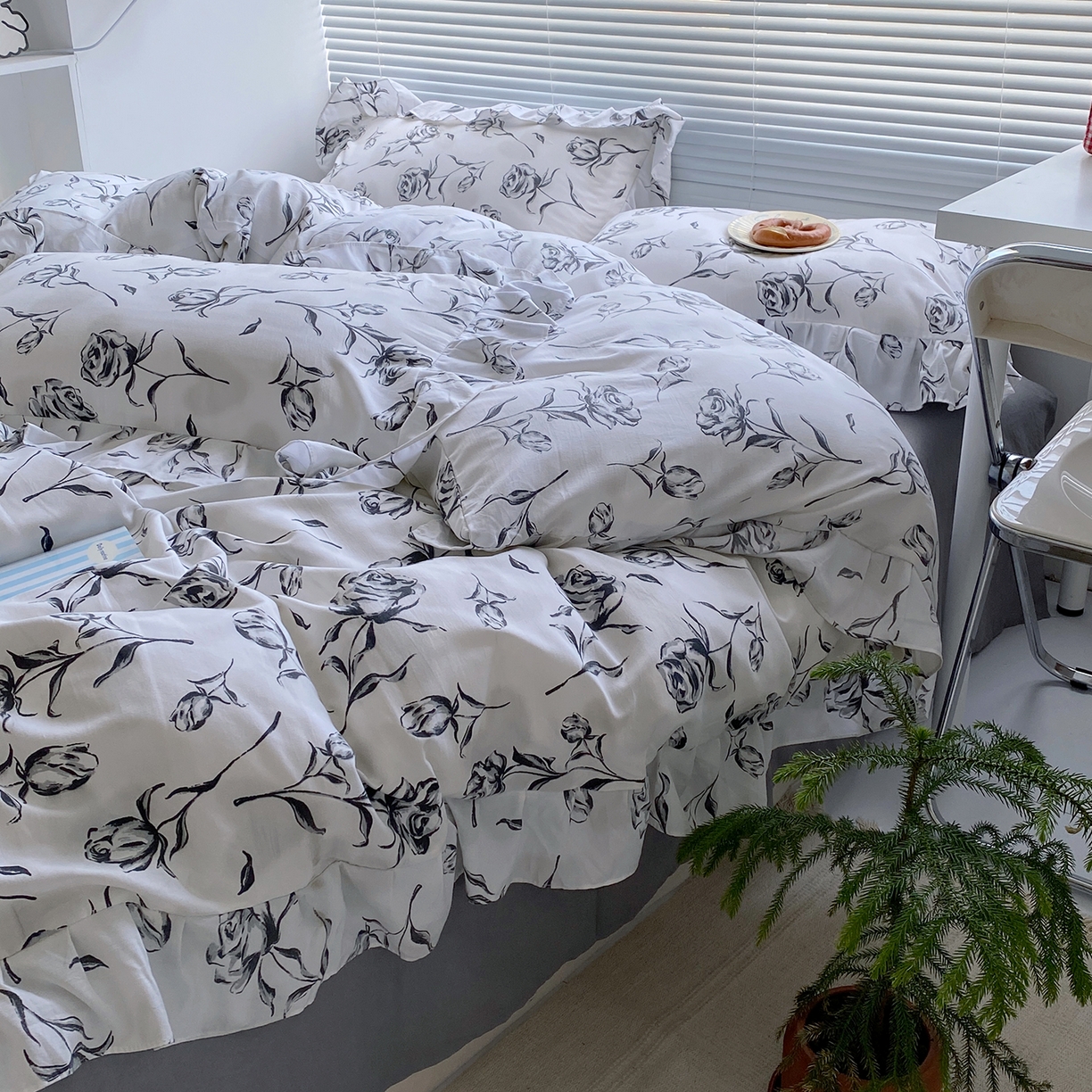 91家纺网 家纺一手货源 找家纺 芷凡家纺2025新款A类加厚超柔水洗棉花边款韩式四件套-风格二 水墨玫瑰