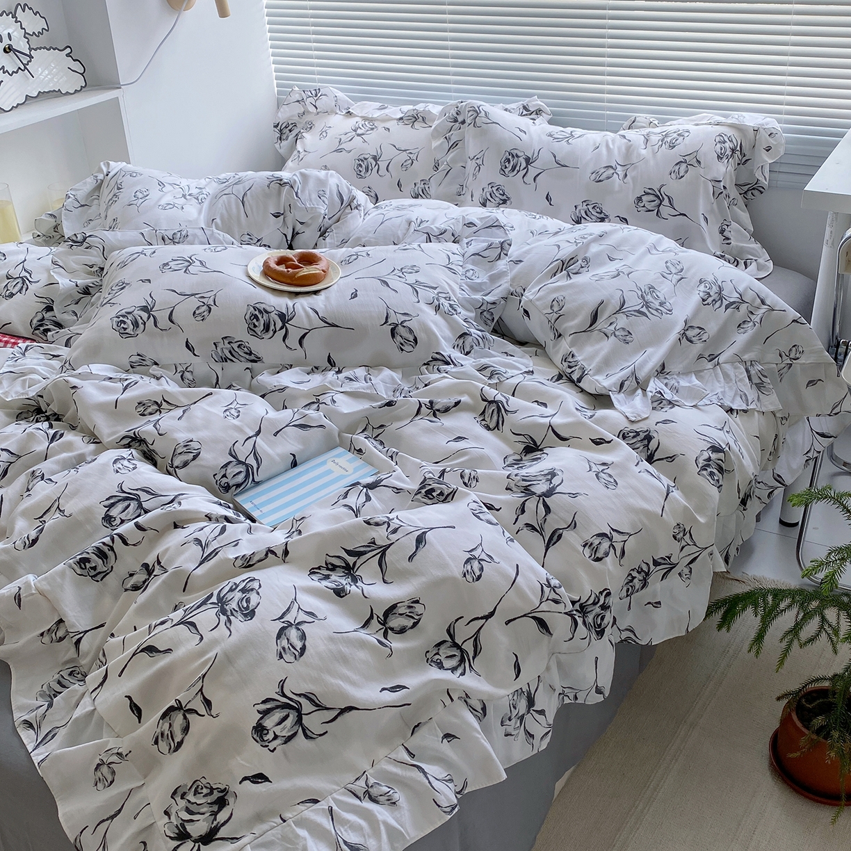 91家纺网 家纺一手货源 找家纺 芷凡家纺2025新款A类加厚超柔水洗棉花边款韩式四件套-风格二 水墨玫瑰