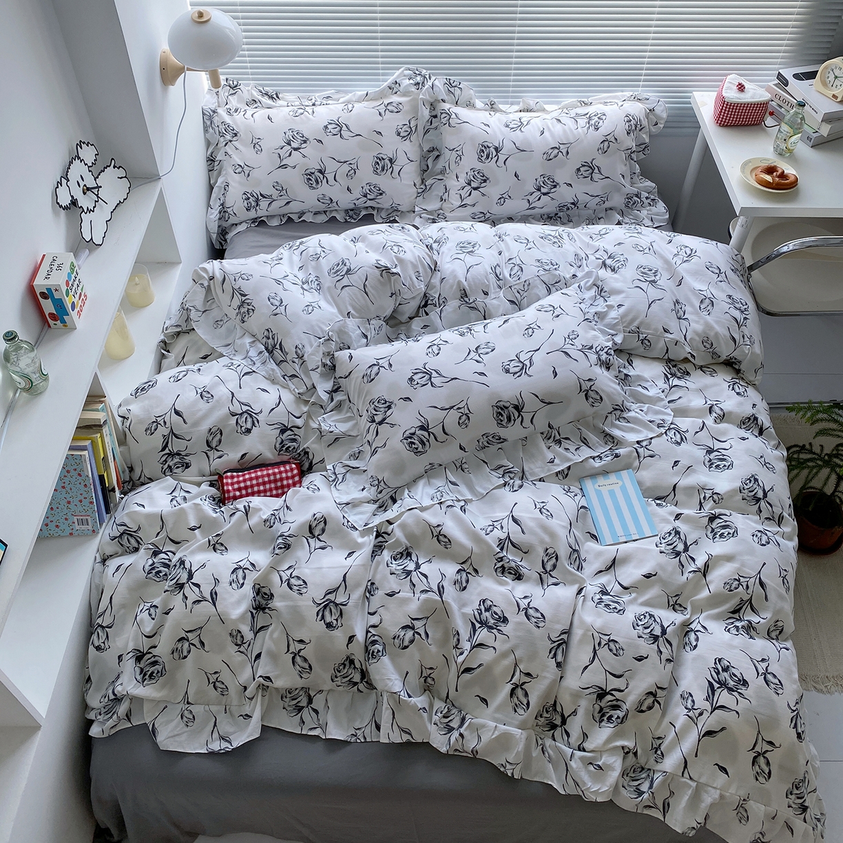 91家纺网 家纺一手货源 找家纺 芷凡家纺2025新款A类加厚超柔水洗棉花边款韩式四件套-风格二 水墨玫瑰