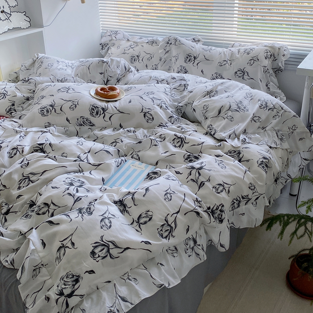 91家纺网 家纺一手货源 找家纺 芷凡家纺2025新款A类加厚超柔水洗棉花边款韩式四件套-风格二 水墨玫瑰