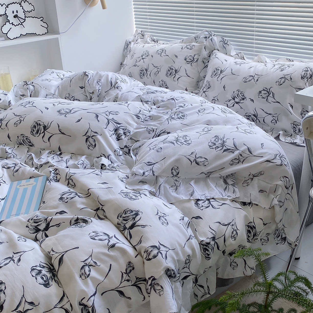 91家纺网 家纺一手货源 找家纺 芷凡家纺2025新款A类加厚超柔水洗棉花边款韩式四件套-风格二 水墨玫瑰