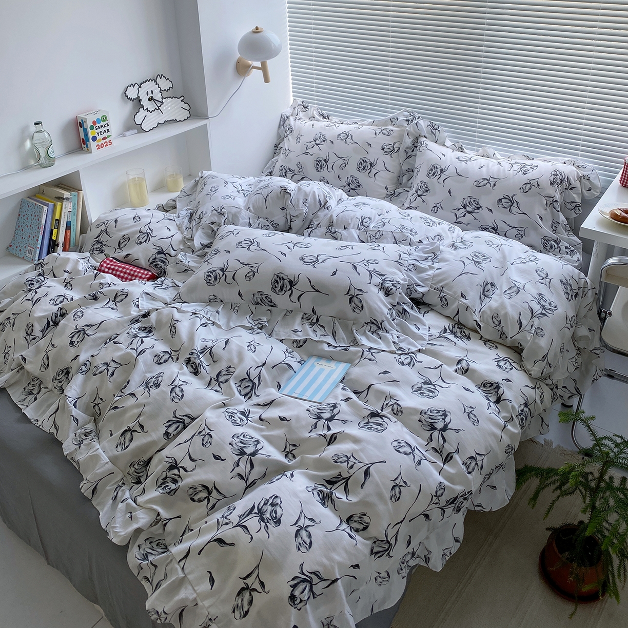 91家纺网 家纺一手货源 找家纺 芷凡家纺2025新款A类加厚超柔水洗棉花边款韩式四件套-风格二 水墨玫瑰