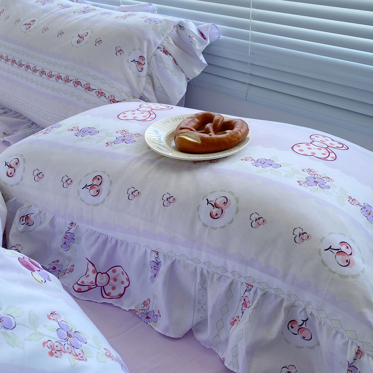 91家纺网 家纺一手货源 找家纺 芷凡家纺2025新款A类加厚超柔水洗棉花边款韩式四件套-风格二 芝士葡萄