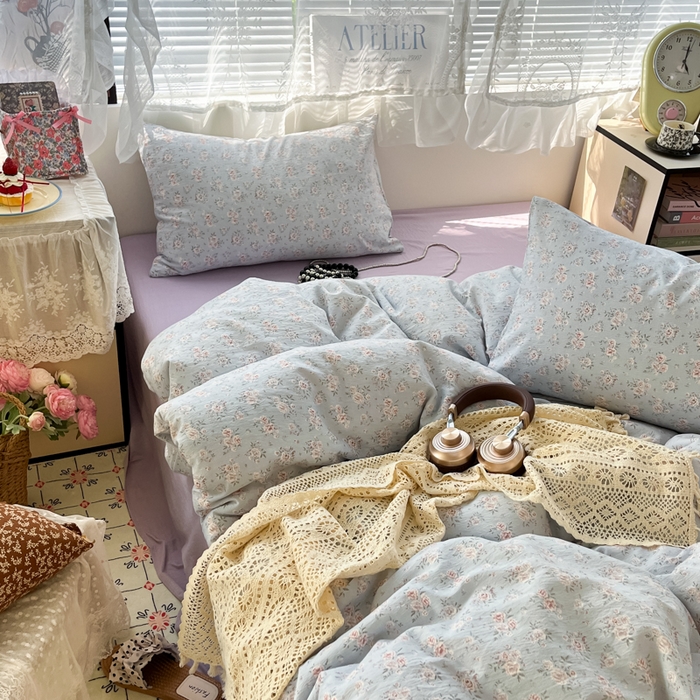 91家纺网 家纺一手货源 找家纺 卡迪熊家纺 2025新款超柔云感m印花双层纱四件套 繁景如画