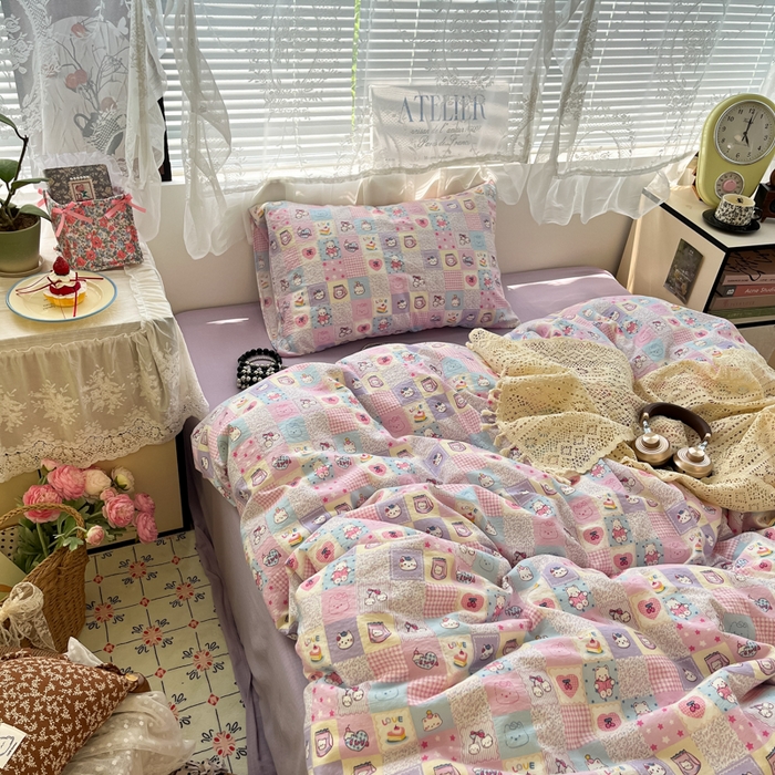 91家纺网 家纺一手货源 找家纺 卡迪熊家纺 2025新款超柔云感m印花双层纱四件套 格格猫咪