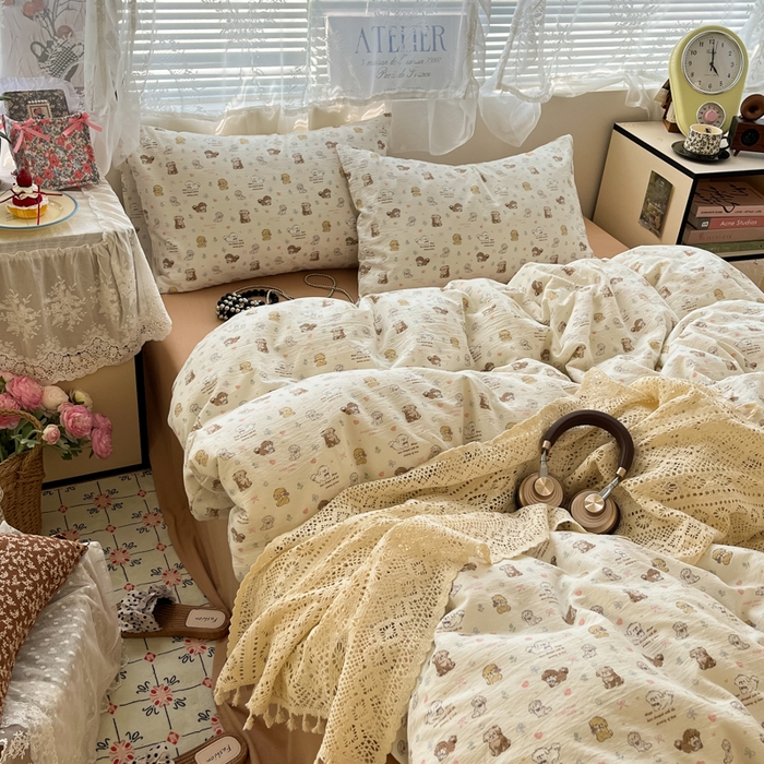 91家纺网 家纺一手货源 找家纺 卡迪熊家纺 2025新款超柔云感m印花双层纱四件套 狗狗聚会