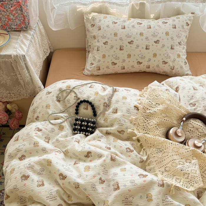 91家纺网 家纺一手货源 找家纺 卡迪熊家纺 2025新款超柔云感m印花双层纱四件套 狗狗聚会