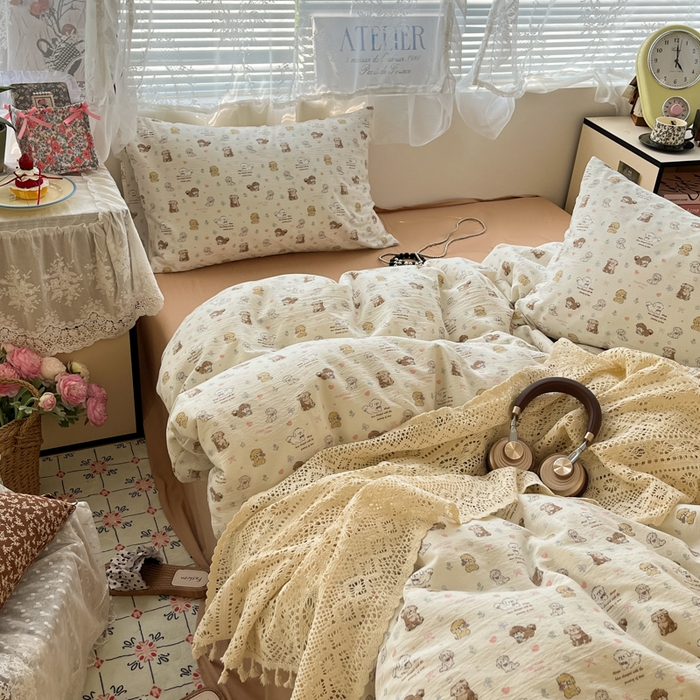 91家纺网 家纺一手货源 找家纺 卡迪熊家纺 2025新款超柔云感m印花双层纱四件套 狗狗聚会