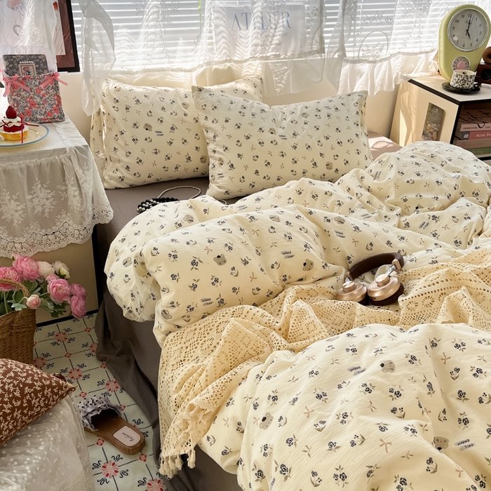 91家纺网 家纺一手货源 找家纺 卡迪熊家纺 2025新款超柔云感m印花双层纱四件套 快乐时光