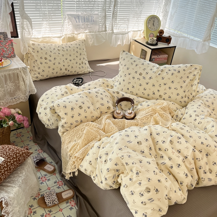 91家纺网 家纺一手货源 找家纺 卡迪熊家纺 2025新款超柔云感m印花双层纱四件套 快乐时光