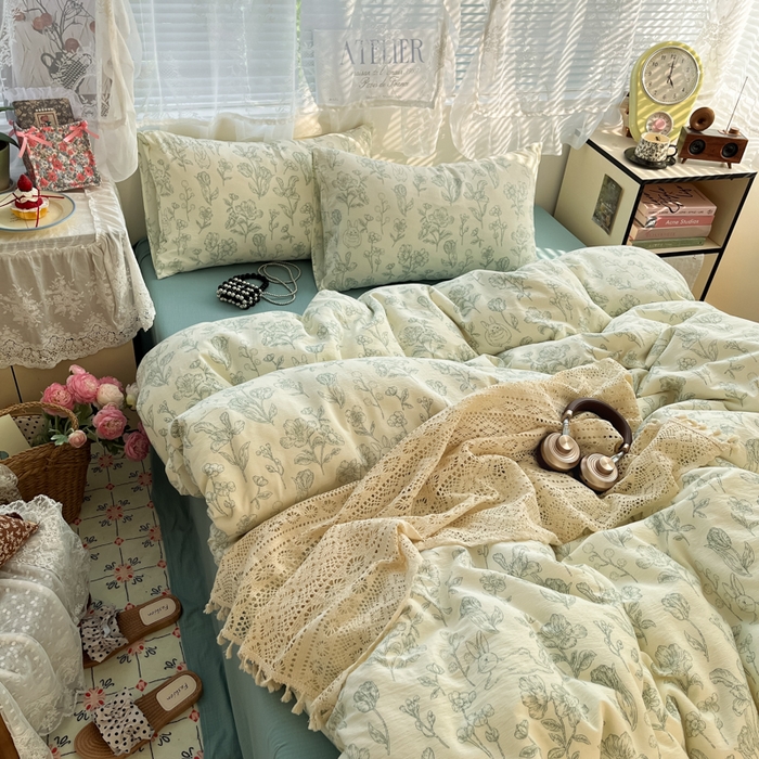 91家纺网 家纺一手货源 找家纺 卡迪熊家纺 2025新款超柔云感m印花双层纱四件套 落英缤纷