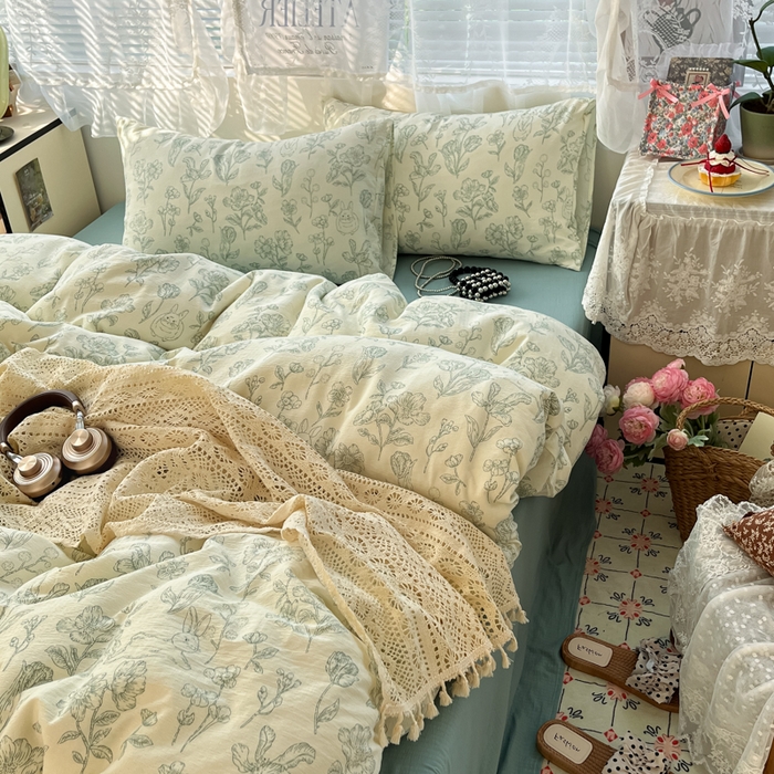 91家纺网 家纺一手货源 找家纺 卡迪熊家纺 2025新款超柔云感m印花双层纱四件套 落英缤纷