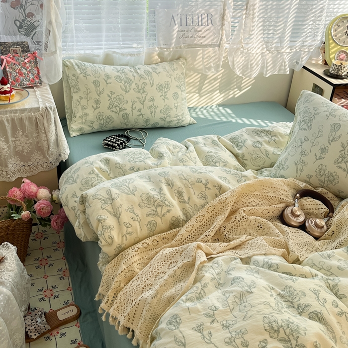 91家纺网 家纺一手货源 找家纺 卡迪熊家纺 2025新款超柔云感m印花双层纱四件套 落英缤纷