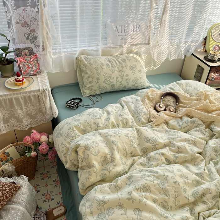 91家纺网 家纺一手货源 找家纺 卡迪熊家纺 2025新款超柔云感m印花双层纱四件套 落英缤纷