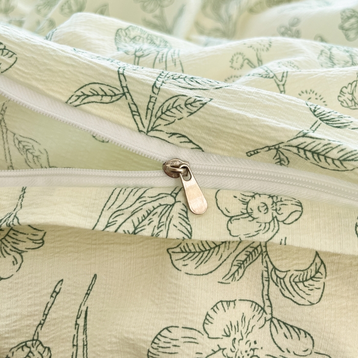 91家纺网 家纺一手货源 找家纺 卡迪熊家纺 2025新款超柔云感m印花双层纱四件套 落英缤纷