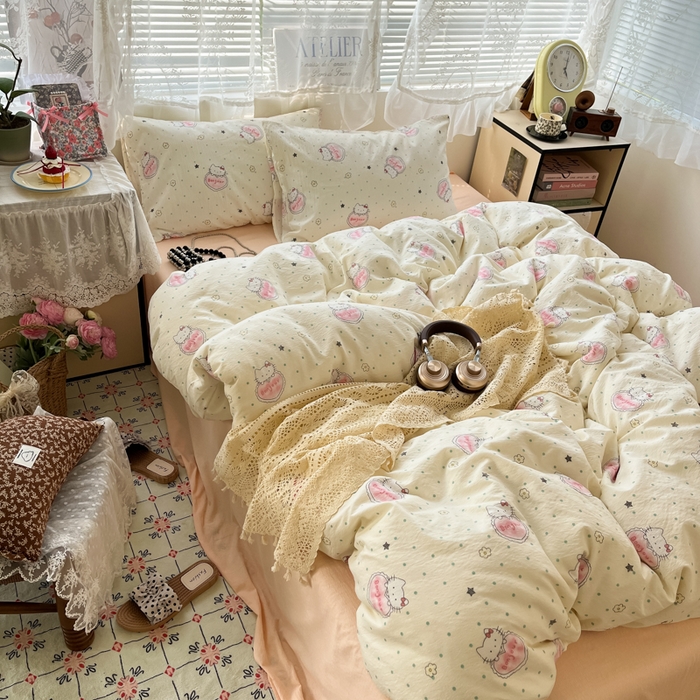 91家纺网 家纺一手货源 找家纺 卡迪熊家纺 2025新款超柔云感m印花双层纱四件套 萌新猫咪