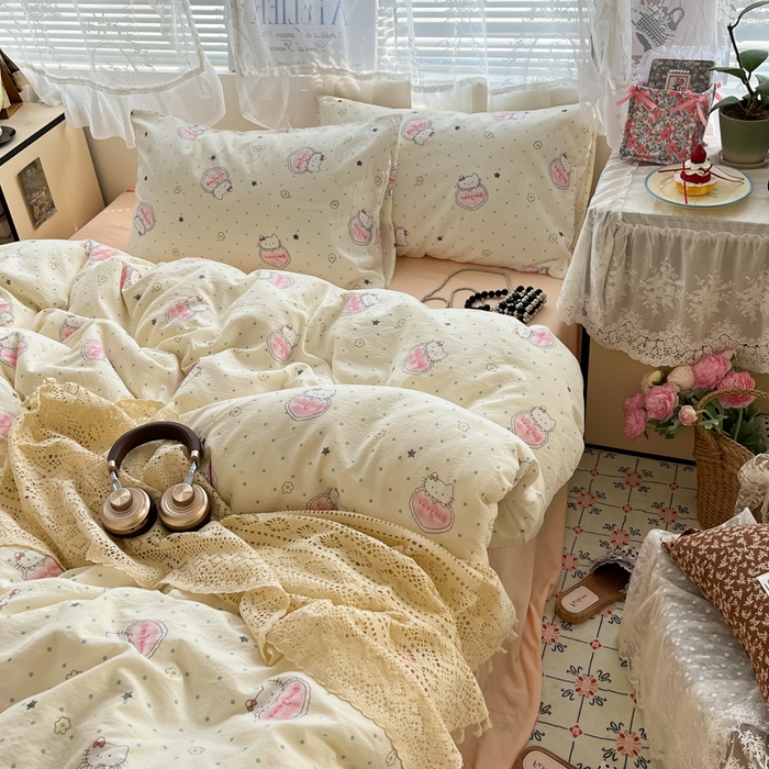 91家纺网 家纺一手货源 找家纺 卡迪熊家纺 2025新款超柔云感m印花双层纱四件套 萌新猫咪