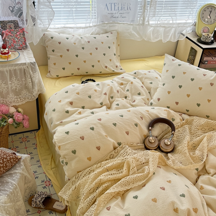 91家纺网 家纺一手货源 找家纺 卡迪熊家纺 2025新款超柔云感m印花双层纱四件套 同心相印