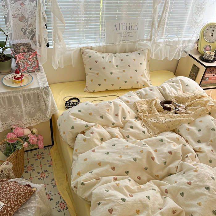 91家纺网 家纺一手货源 找家纺 卡迪熊家纺 2025新款超柔云感m印花双层纱四件套 同心相印