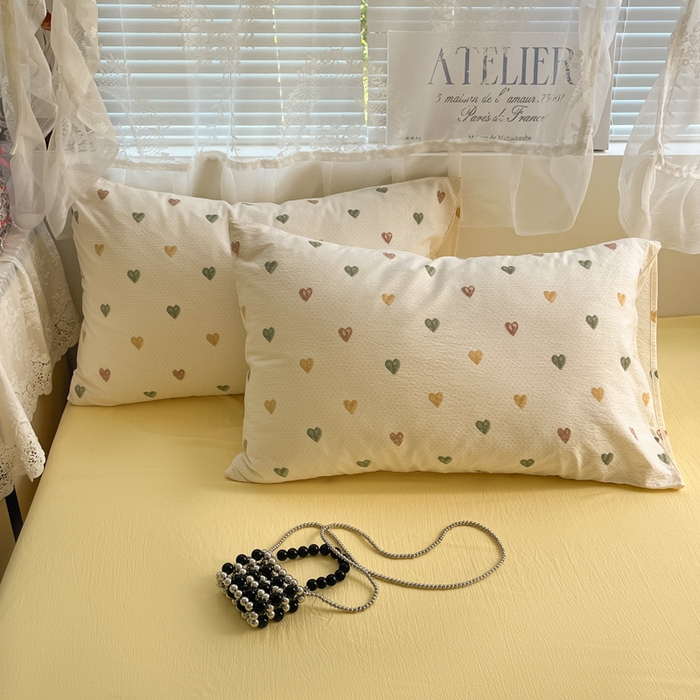 91家纺网 家纺一手货源 找家纺 卡迪熊家纺 2025新款超柔云感m印花双层纱四件套 同心相印