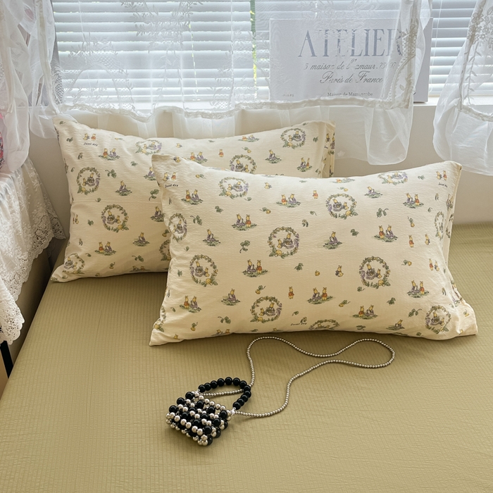 91家纺网 家纺一手货源 找家纺 卡迪熊家纺 2025新款超柔云感m印花双层纱四件套 兔兔诗园