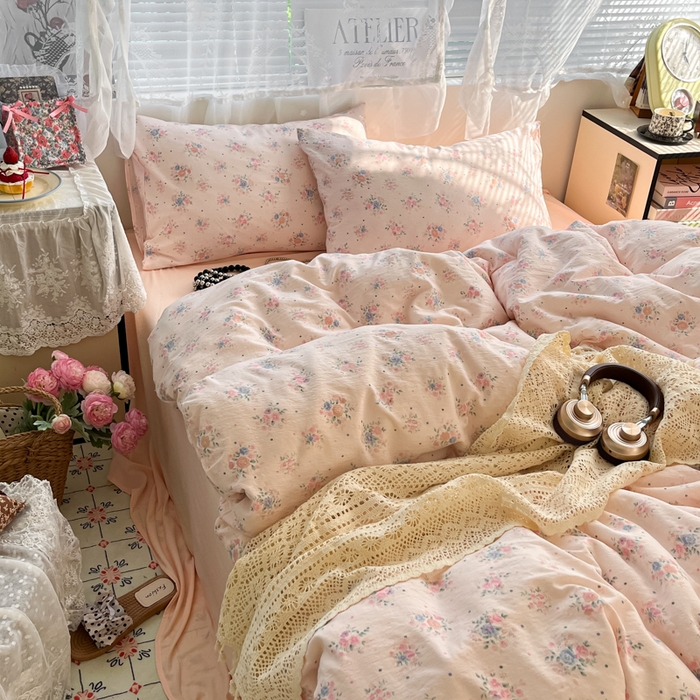 91家纺网 家纺一手货源 找家纺 卡迪熊家纺 2025新款超柔云感m印花双层纱四件套 艺花束束