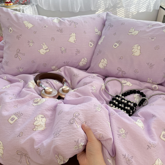 91家纺网 家纺一手货源 找家纺 卡迪熊家纺 2025新款超柔云感m印花双层纱四件套 逐花迷途