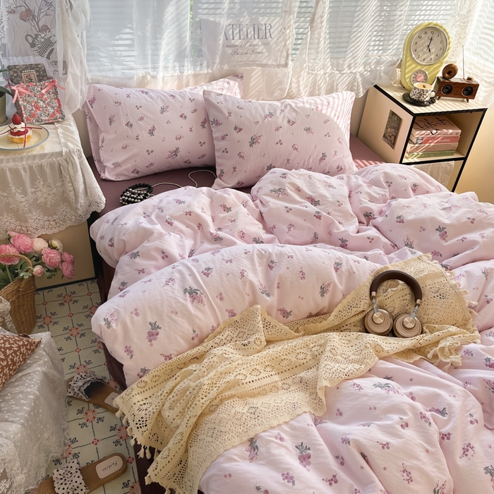 91家纺网 家纺一手货源 找家纺 卡迪熊家纺 2025新款超柔云感m印花双层纱四件套 紫气葡萄