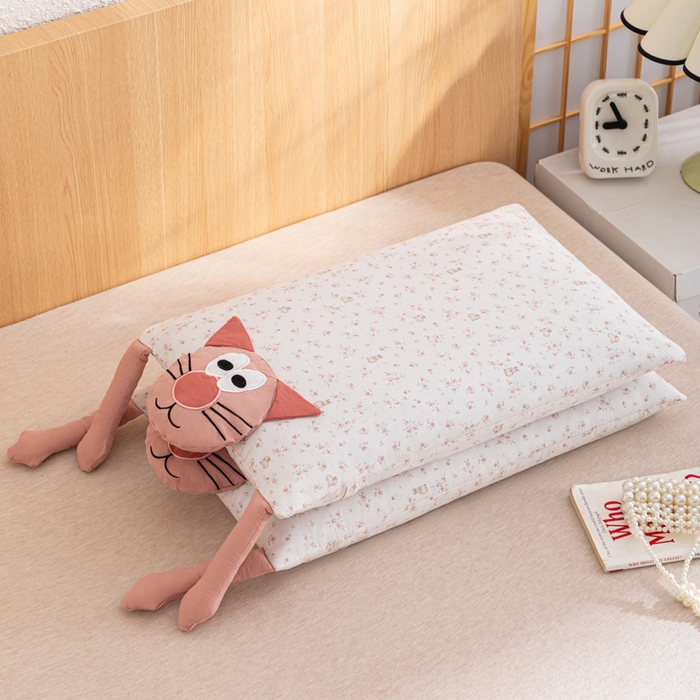 91家纺网 家纺一手货源 找家纺 芯洲2025新款全棉双层纱荞麦枕卡通可爱工艺款抱枕枕头枕芯 嘻哈猫-粉35x55