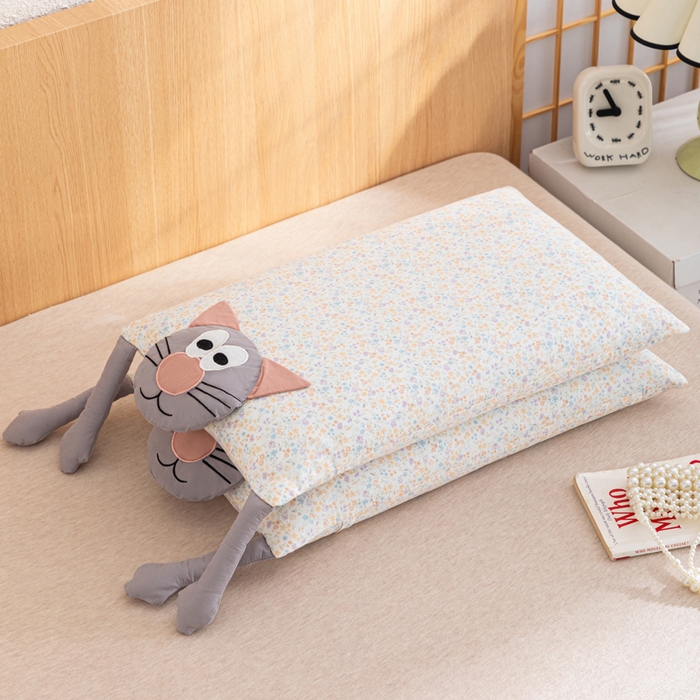 91家纺网 家纺一手货源 找家纺 芯洲2025新款全棉双层纱荞麦枕卡通可爱工艺款抱枕枕头枕芯 嘻哈猫-灰35x55
