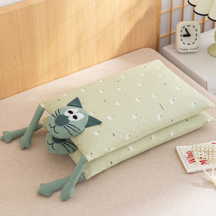 91家纺网 家纺一手货源 找家纺 芯洲2025新款全棉双层纱荞麦枕卡通可爱工艺款抱枕枕头枕芯 嘻哈猫-绿35x55