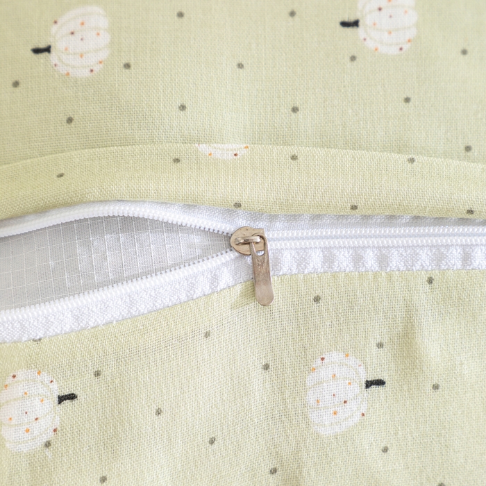 91家纺网 家纺一手货源 找家纺 芯洲2025新款全棉双层纱荞麦枕卡通可爱工艺款抱枕枕头枕芯 嘻哈猫-绿35x55