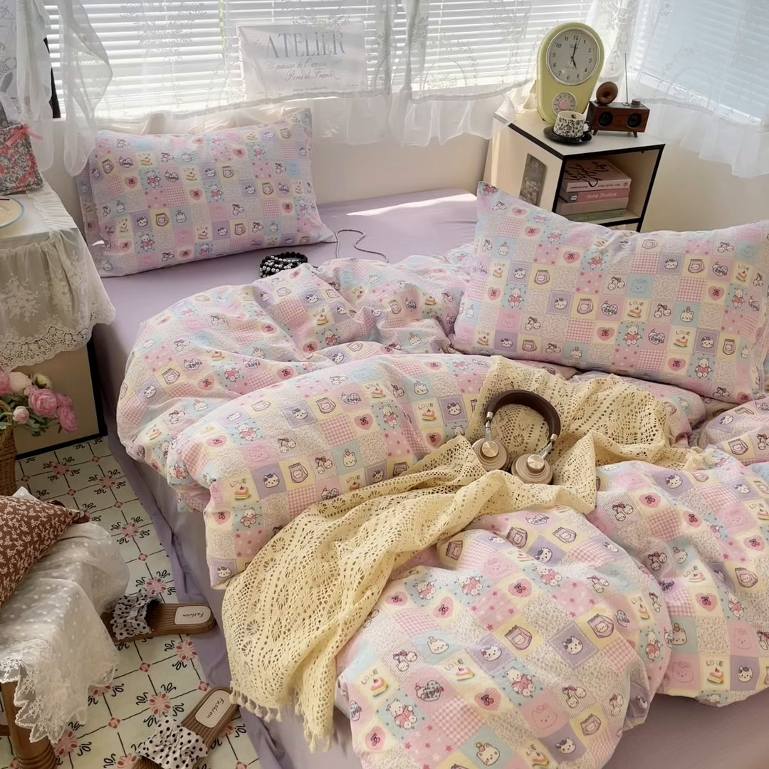 91家纺网 家纺一手货源 找家纺 彩韵家纺 2025新款超柔云感m印花双层纱四件套 格格猫咪
