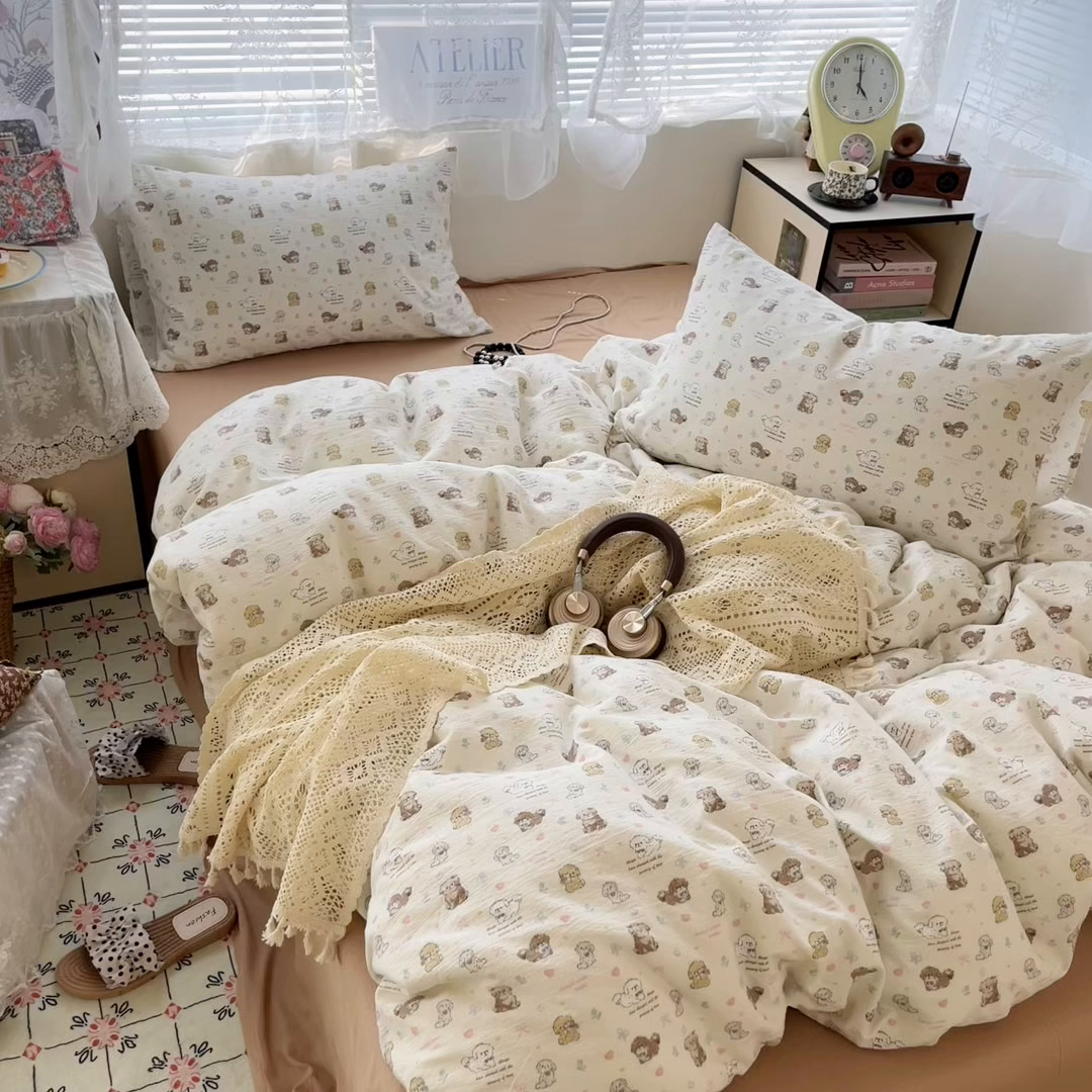 91家纺网 家纺一手货源 找家纺 彩韵家纺 2025新款超柔云感m印花双层纱四件套 狗狗聚会