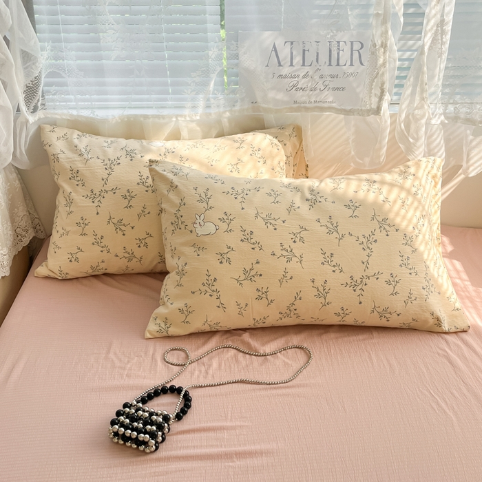 91家纺网 家纺一手货源 找家纺 彩韵家纺 2025新款超柔云感m印花双层纱四件套 迷路兔兔