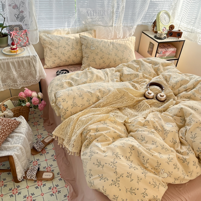 91家纺网 家纺一手货源 找家纺 彩韵家纺 2025新款超柔云感m印花双层纱四件套 迷路兔兔