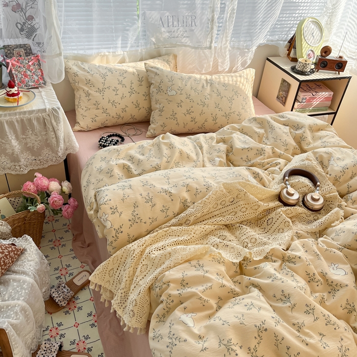 91家纺网 家纺一手货源 找家纺 彩韵家纺 2025新款超柔云感m印花双层纱四件套 迷路兔兔