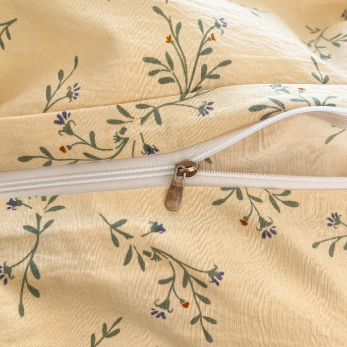 91家纺网 家纺一手货源 找家纺 彩韵家纺 2025新款超柔云感m印花双层纱四件套 迷路兔兔