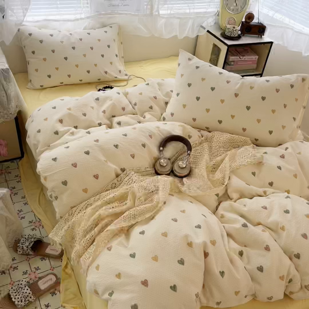 91家纺网 家纺一手货源 找家纺 彩韵家纺 2025新款超柔云感m印花双层纱四件套 同心相印