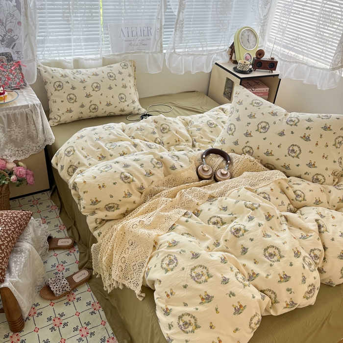 91家纺网 家纺一手货源 找家纺 彩韵家纺 2025新款超柔云感m印花双层纱四件套 兔兔诗园