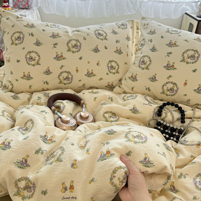 91家纺网 家纺一手货源 找家纺 彩韵家纺 2025新款超柔云感m印花双层纱四件套 兔兔诗园