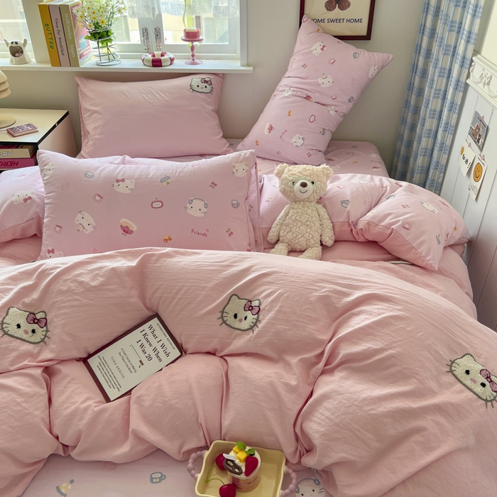 91家纺网 家纺一手货源 找家纺 喜颜 2025新款超柔水洗糯糯棉爆款毛巾绣四件套学生宿舍三件套 可爱KT-浅粉