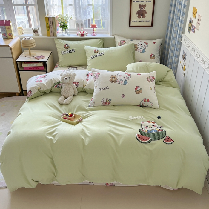 91家纺网 家纺一手货源 找家纺 喜颜 2025新款超柔水洗糯糯棉爆款毛巾绣四件套学生宿舍三件套 西瓜猫咪-浅绿